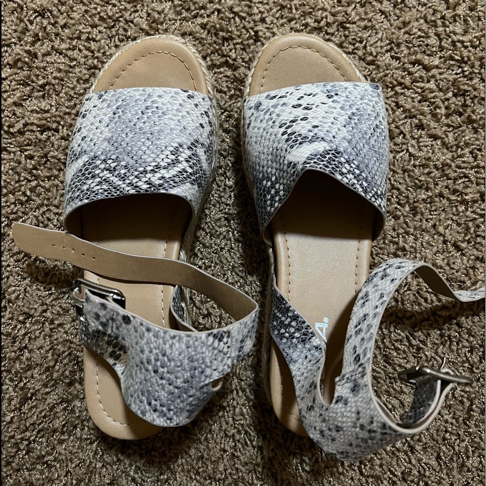 Sandals - Picture 2 of 2